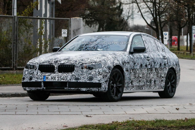 BMW 5 2016: nová pětka poprvé nafocena s produkční karoserií