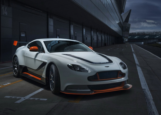 Aston Martin V12 Vantage GT3: britská silniční střela krotí kopyta 600 koní