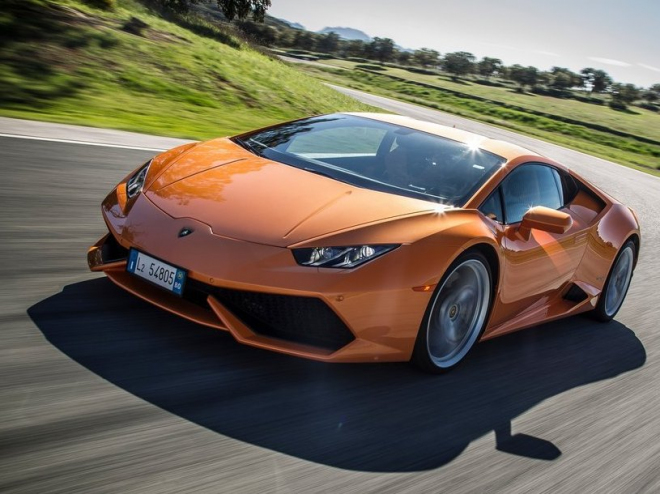 Lamborghini je hrdé na atmosférické motory. „Turba ale stejně přijdou,” říká šéf