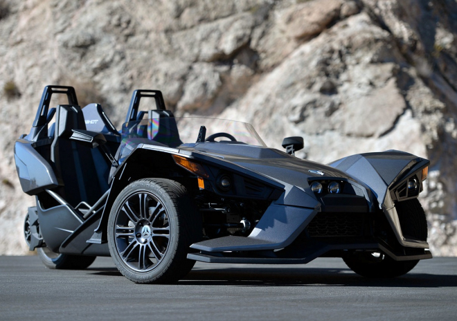 Polaris Slingshot má problémy se zákonem, není to ani auto, ani motorka