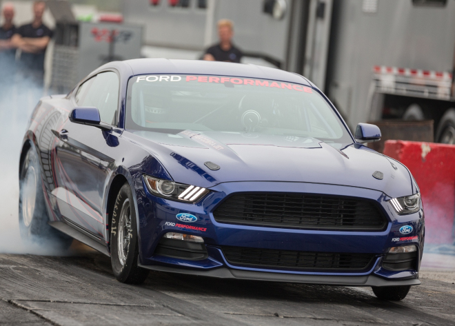 Ford Mustang Cobra Jet 2016 je sériový stroj schopný udělat 400 m za 8 sekund