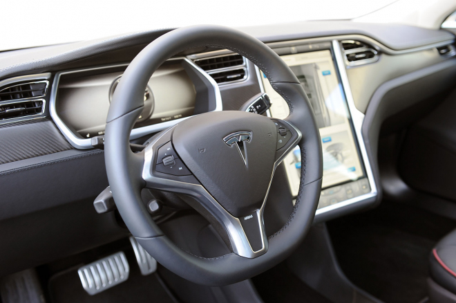 Značky aut s nejvíce a nejméně problematickým software: Tesla opět bita