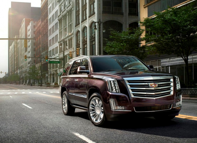 Cadillac Escalade 2015 dostal osmikvalt, redukci a novou špičku výbavy Platinum