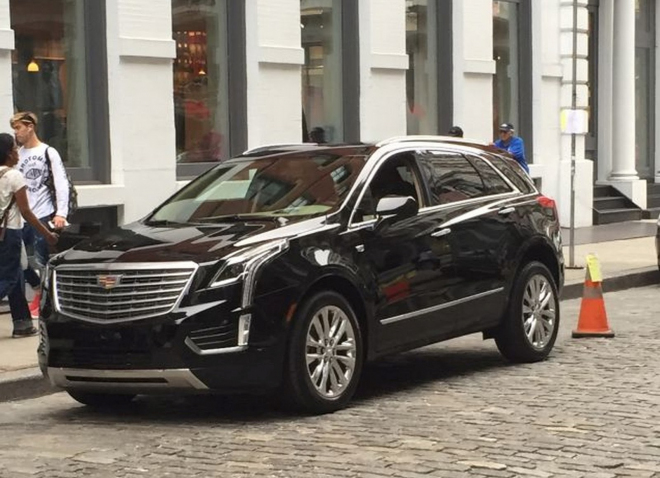 Cadillac XT5 nafocen bez maskování, nástupce SRX boduje vzhledem