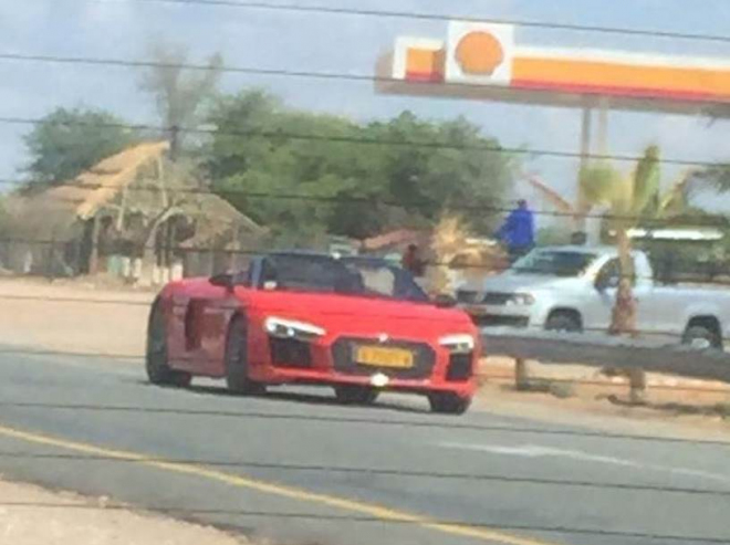 Audi R8 Spyder nafoceno bez maskování v Namibii, představení bude na spadnutí