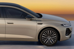 VW zkouší zachránit svou řadu ID &bdquo;novým vynálezem&rdquo;. Poslední novinka má spalovací motor, už pohání i kola