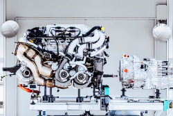 VW potají nacpal motor W16 do Lamborghini Diablo, tehdy nikdo nemohl netušit, proč to dělá