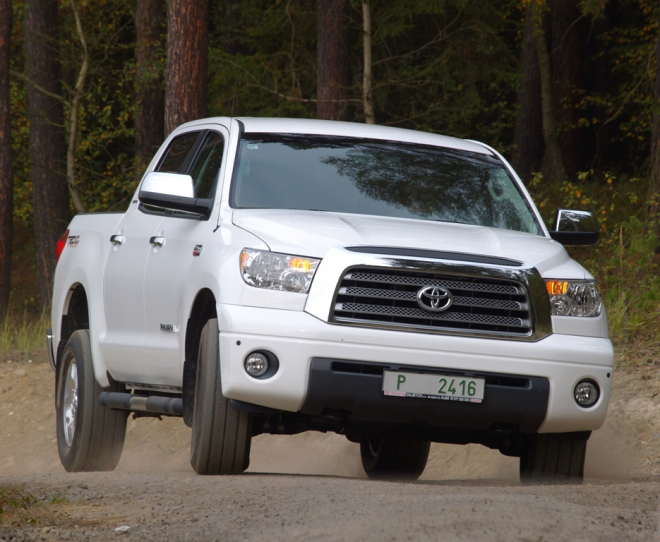 Toyota Tundra 5,7 V8: Trochu větší pick-up