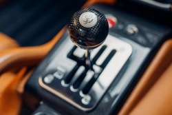 K mání je úplně poslední vyrobené Ferrari s manuální převodovkou. Cenu jinak celkem obyčejného modelu posílá do desítek milionů