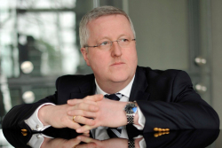 Rozfofrovali jsme stovky miliard za elektromobily a efekt je nulový. Německý profesor popsal, jak absurdní je tato cesta boje proti emisím CO2