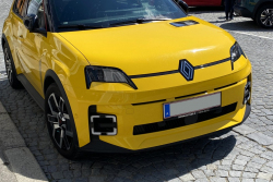 Nový Renault 5 je další obézní vepřík, který vypadá dobře jen na fotkách, působí jako karikatura originálu