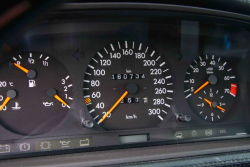 Brutální kombík Mercedesu s motorem 7,0 V12 není jen sen. Skutečně vznikl, tachometr do 300 km/h nemá pro legraci