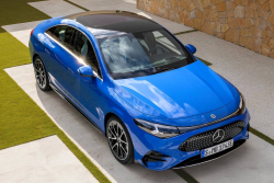 Mercedes začal prodávat nové základní CLA. S baterií odpovídající 15litrové nádrži je to neuvěřitelně předražená absurdita