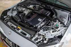 Absurdní čtyřválcový Mercedes C od AMG skutečně končí, déle jak tři roky se na trhu trápit nevydržel