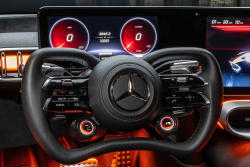 Co ještě je na novém Mercedesu „fejk”? Manažer sportovní divize přiznal další absurdní faleš, tohle auto je virtuální realita