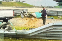 Řidiči Mercedesu ve 230 km/h na okruhu selhaly brzdy, rozmáznul se o bariéru jako opilý komár