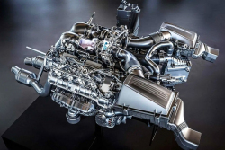 Návrat Mercedesu k motorům V8 po fiasku hybridních čtyřválců je skutečný, výsledek ale nezní jako poctivé AMG