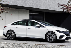 Mercedes dál střílí naslepo, i po všech přehmatech a strojených obratech sází na stejně slabou kartu