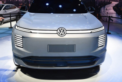 „Západní” automobilový průmysl je z valné většiny ztracen a musí dostat pořádnou ránu, aby se konečně probral