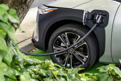 Toyota nabízí záruku 1 milion kilometrů na baterie elektromobilů, má to však velice vtipné &bdquo;ale&rdquo;