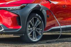 Toyota odmítá dál vyhazovat peníze za nechtěné elektromobily, raději zaplatí pokuty za neplnění emisních cílů