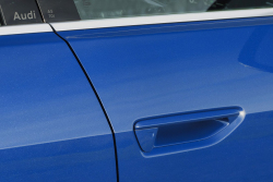 Vorsprung durch nesmysl: Dealer ukázal, jak u nového Audi A5 otevřete dveře, když se vám vybije baterka