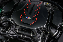 Šéf vývoje BMW říká, že firma loni prodala nejvíc osmiválců v historii. Tolik k výsledkům &bdquo;elektrické revoluce&rdquo;