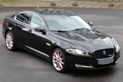 Kupte si skutečný Jaguar, dokud ještě můžete, i nejetý vrchol s víc jak 500 koňmi dnes pořídíte za pakatel