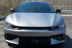 Výkonná elektrická Kia nepřestává ruinovat majitele, za roční auto se zanedbatelným nájezdem v aukci nikdo nedal ani polovinu původní ceny