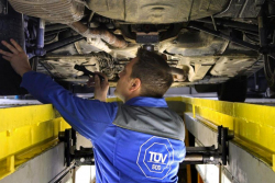 EU chce nařídit nesmyslné kontroly u STK každý rok pro starší auta, to asi aby vám znepříjemnila jejich používání