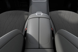 Mercedes třídy S se poprvé v historii prodává v základu bez špetky kůže s látkovými sedadly. A bylo by to fajn, kdyby to bylo pro vás