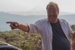 Jeremy Clarkson strhal levný velký čínský kombík pro Evropu. Po 20 km s ním skončil, je to prý lepidlo na tapety se stěrači