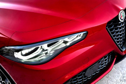 Alfa Romeo zrušila konec modelů Giulia a Stelvio, budou dál k mání i s motory V6. Nástupce musí předělat na &bdquo;normální&rdquo; pohon