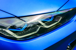 Majiteli pár let starého BMW se do světla dostala voda, jeho oprava ukázala jednu z velkých absurdit moderních aut