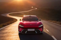 Číňané začali za cenu Škody Superb prodávat auto se vzhledem Ferrari, které je rychlejší než samotné Ferrari