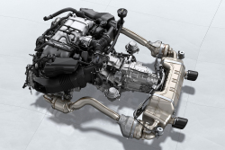 Po fiasku Porsche je pěknou teorií, že se ze spalovacích aut stanou libůstky jen pro bohaté, ale nedopadne to tak, nemůže