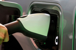 Elektrický propadák Fordu po třech letech skončil, firma s ním splachuje do záchodu 404 miliard