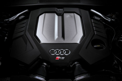 Nové Audi RS6 nachytali při testech. Má znovu spalovací motor, i když takové auto už vůbec nemělo existovat