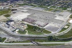 &bdquo;Nulová továrna&rdquo; na elektromobily naplňuje své jméno. Po náhlém propouštění bude brzy zaměstnávat nula lidí, vyrábět nula aut