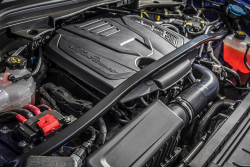 Stellantis zvlčil. Po výměně šéfa se z &bdquo;elektrohujera&rdquo; stal otevřený odpůrce zákazu spalovacích aut, jde proti EU