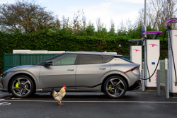 Naivní elektrické plány odpískalo už 18 automobilek. Jen čtyři největší z nich úplně zbytečně prodělaly 1,5 bilionu Kč