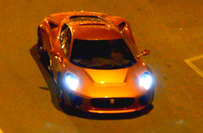 Další video z natáčení nové bondovky zachycuje honičku Astonu DB10 a Jaguaru C-X75
