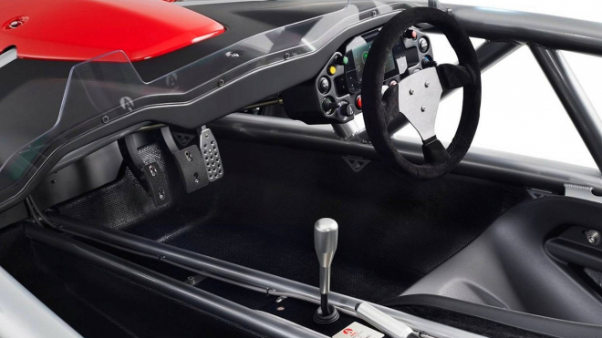 Britové ukázali, že nejlepší Bugatti Veyron jde překonat s autem za čtyřicetinu jeho ceny