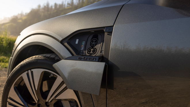Automobilky musí kompenzovat leasingovkám extrémní ztráty hodnoty elektromobilů, ani tahle party nebude zdarma
