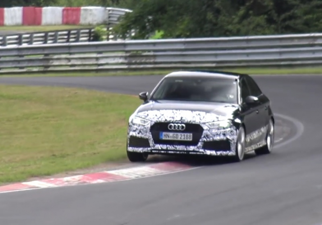 Audi RS3 Sedan řádí na Ringu, jako by nebylo zítřka. Létá bokem i vzduchem (video)
