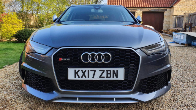 K mání je Audi RS6 prince Harryho, i tím dokázal, že je svůj. S ohledem na jeho minulost stojí pakatel