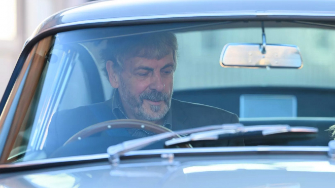 Muž si koupil vysněné auto za 25 tisíc a nechal ho stát u domu, když musel opustit zemi. Dnes ho může prodat za 30 milionů