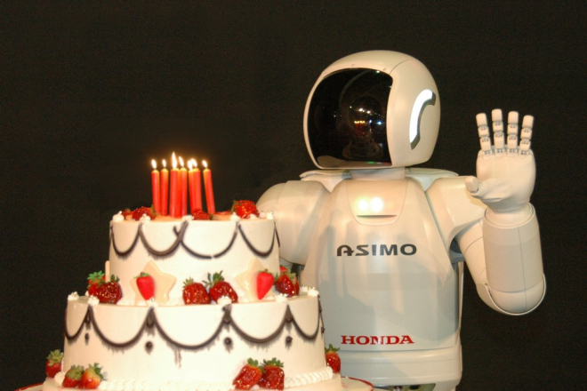 Robot Honda ASIMO slaví, je mu deset let