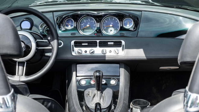 Někdo najel s vzácným sporťákem z bondovky přes 200 tisíc km, teď ho zkouší prodat