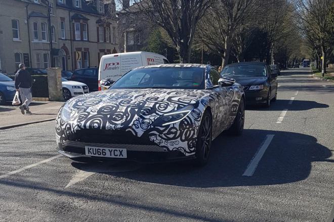 Nový Aston Martin Vantage letos konečně dorazí. Bude prý revoluční a jedinečný